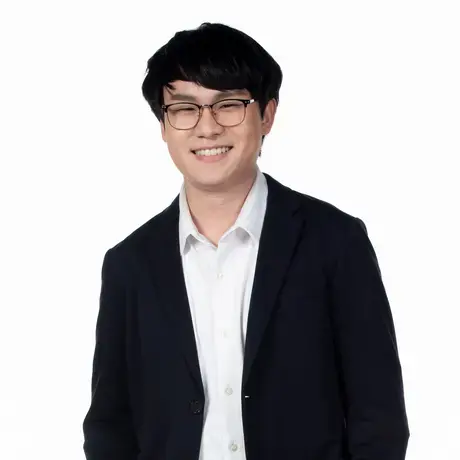 a headshot of Paris Jitpentom against white backdrop.