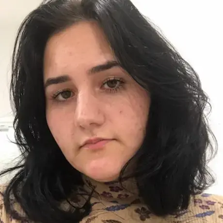 Rosa Schwartzburg headshot