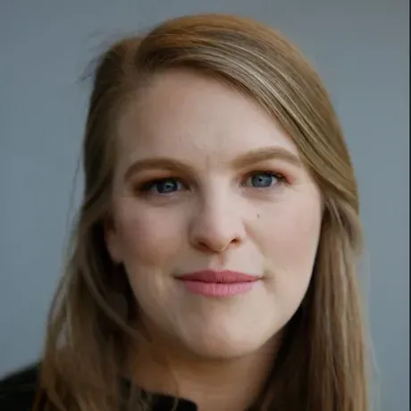 Elissa Nadworny headshot