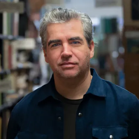 Jeff Oloiza headshot