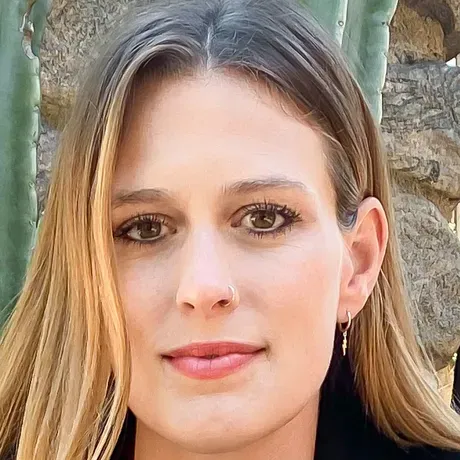 Elizabeth Flock headshot