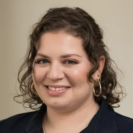 Emily Bader headshot