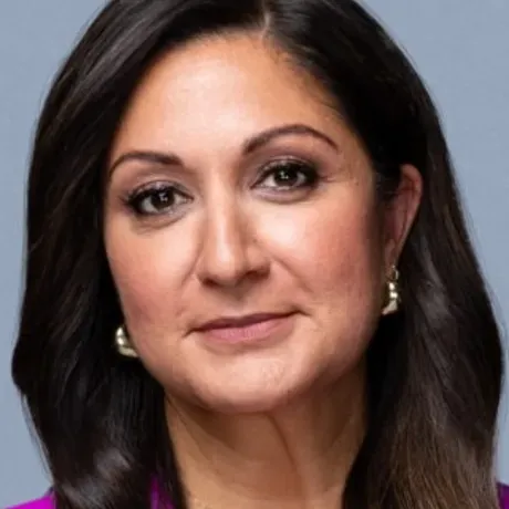 Amna Nawaz 