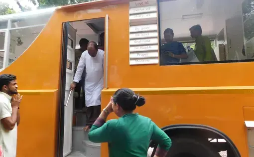 ESI Director Jayesh Patel leads retreat participants through a tour of Nandini Service on Wheels, an initiative to transport volunteers to rural areas for physical toil to construct toilets. Image by Ambar Castillo. India, 2017.