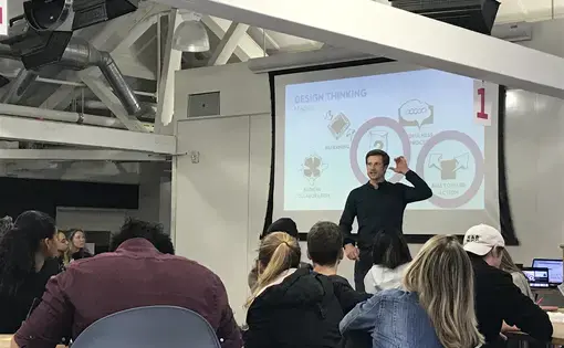 Lecturer Armstrong explaining design thinking to students. Image by Taro Shirakawa. United States, 2019.