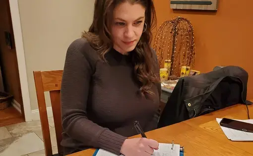 Christina Beck, a student at New York University, suffered a head injury five years ago that interferes with her short-term memory and focus. Image by Jeff Sadler / Courtesy of Christina Beck. United States, 2020.