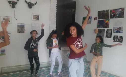 Daniela Lopez&nbsp;Carreto&nbsp;(second from right) leads her dance class through the steps of Sinte, a dance that originates from Guinea in West Africa.&nbsp;Image by Jonathan Custodio. Mexico, 2018.