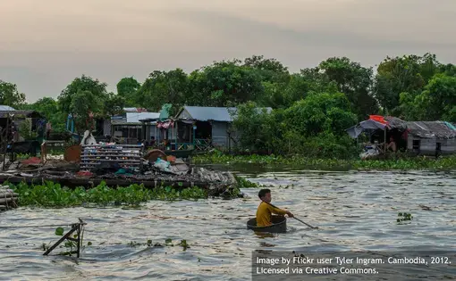 Floating Vietnamese village in Cambodia. Image by Flickr user Tyler Ingram. Cambodia, 2012. Used via Creative Commons license.