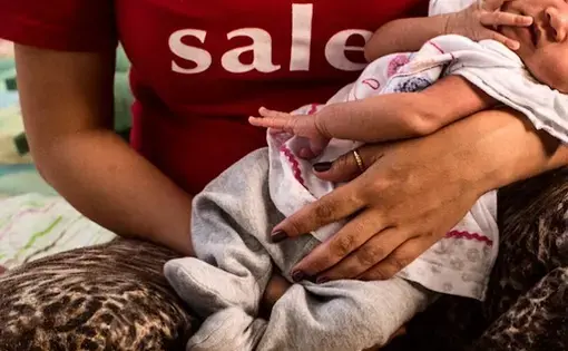 Zina laws criminalize unmarried sex. Pregnancy becomes proof of a crime and women end up going to jail with their babies. Image by OM. Qatar, 2017.