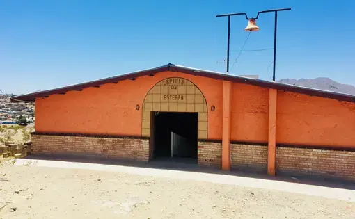 Capilla San Esteban, a small chapel in Ciudad Juárez, where Father Peter Hinde delivered the mass. Image by Lily Moore-Eissenberg. Mexico, 2019.