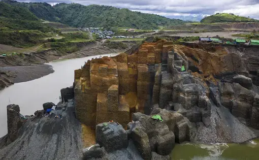 Freelance miners search for jade on a government-licensed jade mine site while the company stopped operations due to the rainy season, taken in Hpakant, Kachin State, Myanmar on July 17, 2020. Image courtesy of Emily Fishbein. Myanmar, 2020.