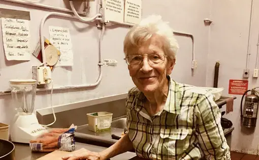 Sister Beatrice Donnellan works in the kitchen at Casa Vides, the migrant shelter she directs. Image by Lily Moore-Eisenberg. United States, 2019.