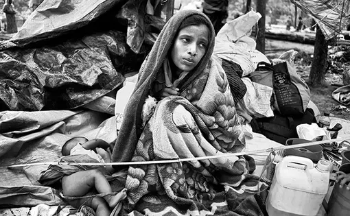 Dilara, 22, and her infant arrived in Bangladesh on September 9, 2017. She had been suffering from a high fever for more than ten days. Image by Greg Constantine for the US Holocaust Memorial Museum. Bangladesh, 2017.