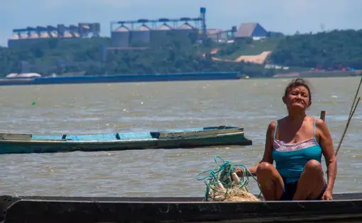 Fisherwoman María Clara Sousa Machado in her canoe on the Tapajós River. Image by Heriberto Araújo. Brazil, 2019.