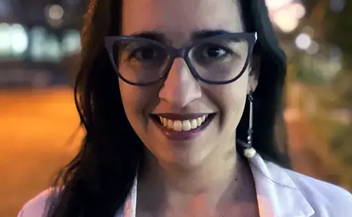 headshot of Flora Pereira