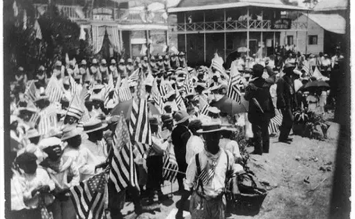 Crowd at Panama