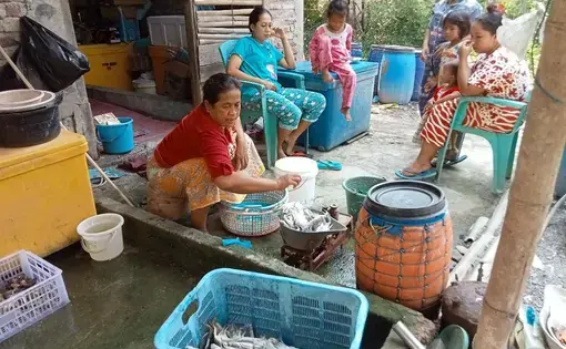 fisherwomen