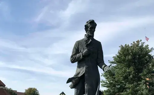 Abraham Lincoln statue