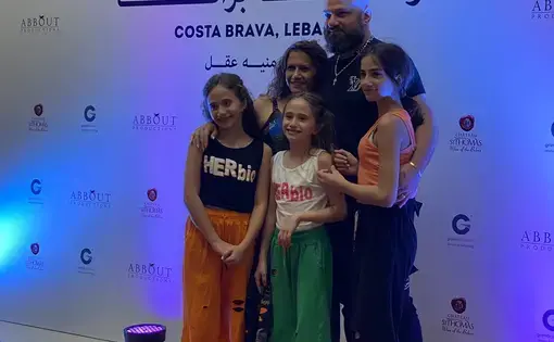 twins with family