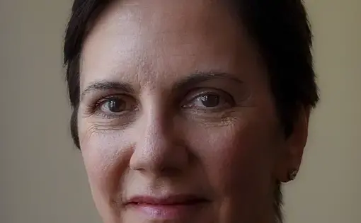 headshot of Lisa Gibbs