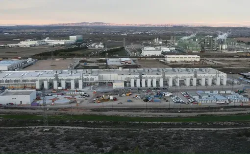 Exterior of the Amazon Web Services (AWS) data center in El Burgo. Image by Pablo Jiménez Aranda. Spain.