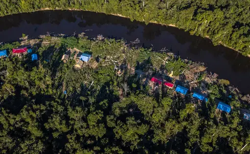 Urarina village called Nueva Unión lies on the Chambira River, which runs through vast peatlands in Peru’s Pastaza-Marañón Foreland basin. Image by Dado Galdieri. Peru, undated.