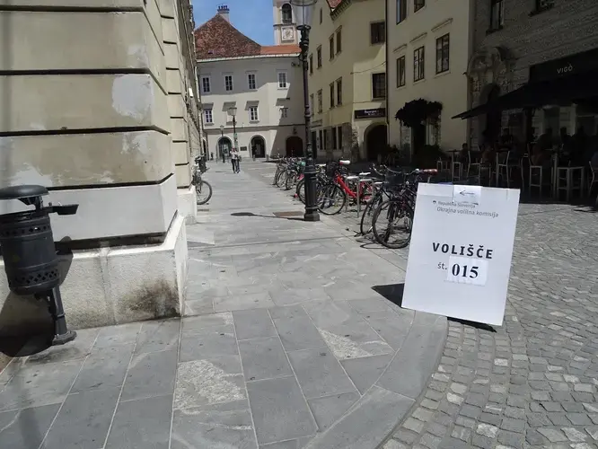 One of the many voting stations in Ljubljana. Of the 1.7 million eligible voters, only about 900,000 participated in the election. Image by Olivia Watson. Slovenia,&nbsp;2018.
