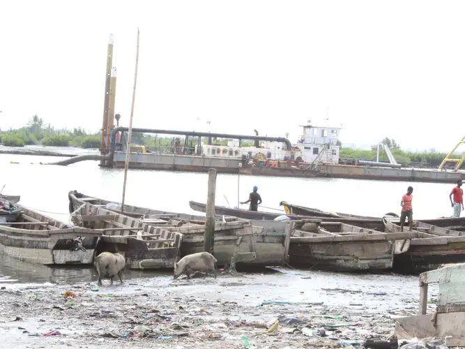 A dredging machine on the Lagoon front in Sabon Kodji. Image by Bukola Adebayo. Nigeria, 2017.