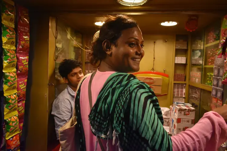 Friendly encounters with a shopkeeper.&nbsp;Image by Siyona Ravi. India, 2017.