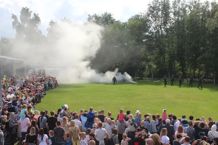 EDF volunteers showcase their capabilities in Tallinn on the Independence Restoration Day in Estonia.&nbsp;Image by Hani Zaitoun. Estonia, 2019.