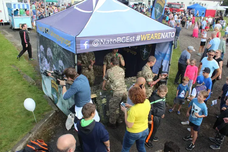 British NATO Troops showcase their capabilities in Tallinn on the Restoration Day in Estonia.&nbsp;Image by Hani Zaitoun. Estonia, 2019.