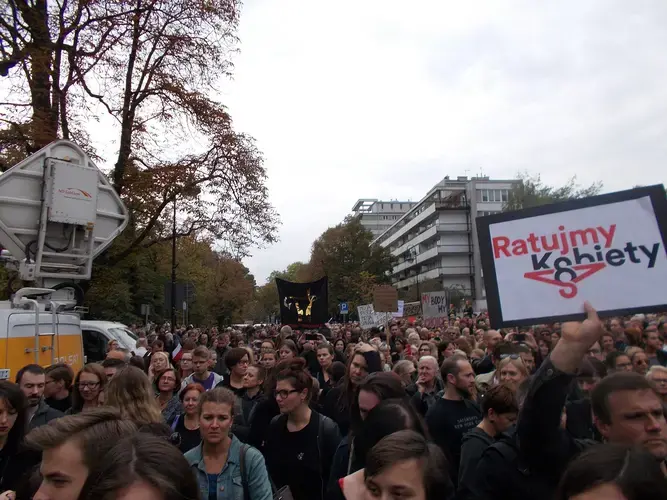 Protest by the 'Save the Women' initiative in Warsaw. Image courtesy&nbsp;Konto na chwilę. Poland, 2016.