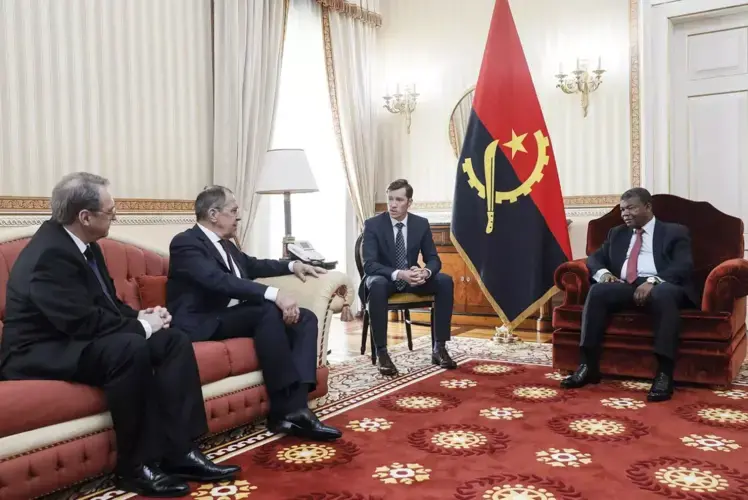 Russian Foreign Minister Sergei Lavrov, second from left, meets with Angolan President Joao Lourenco. Image by Alexander Shcherbak. Angolan, 2018.&nbsp;