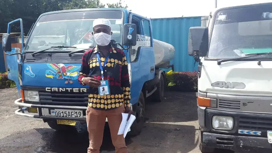 A member of ‘GIRUBUZIMA’ cooperative, prepares to deliver water to Goma. It is one of only two cooperatives allowed to do the trade, as part of measures adopted by Rwanda. Image by Fred Mwasa and Sylidio Sebuharara.&nbsp;Rwanda, undated.&nbsp;