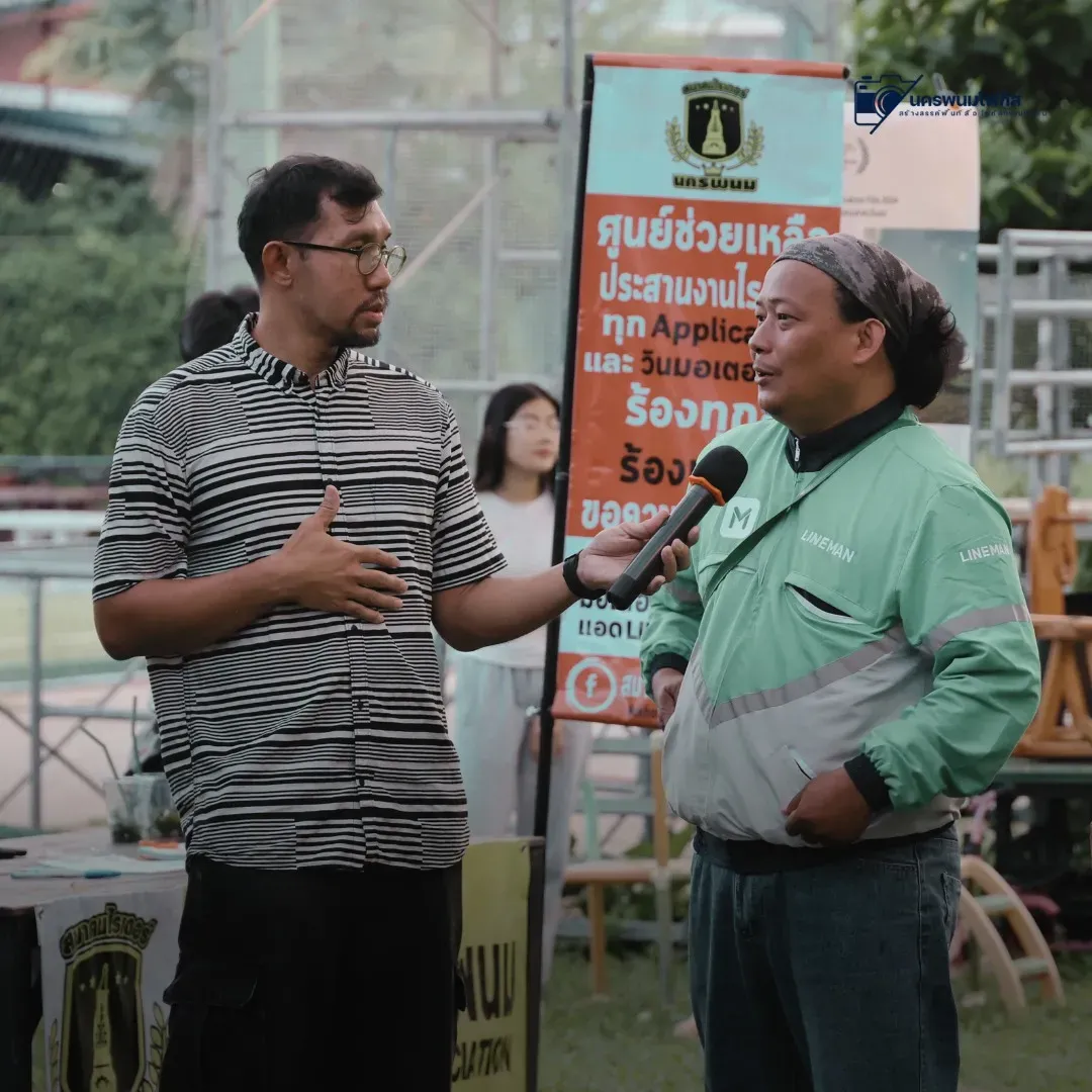Delivery worker in Nakhon Panom province shares his perspectives at the event. Photo credit: Pattana Pimnan