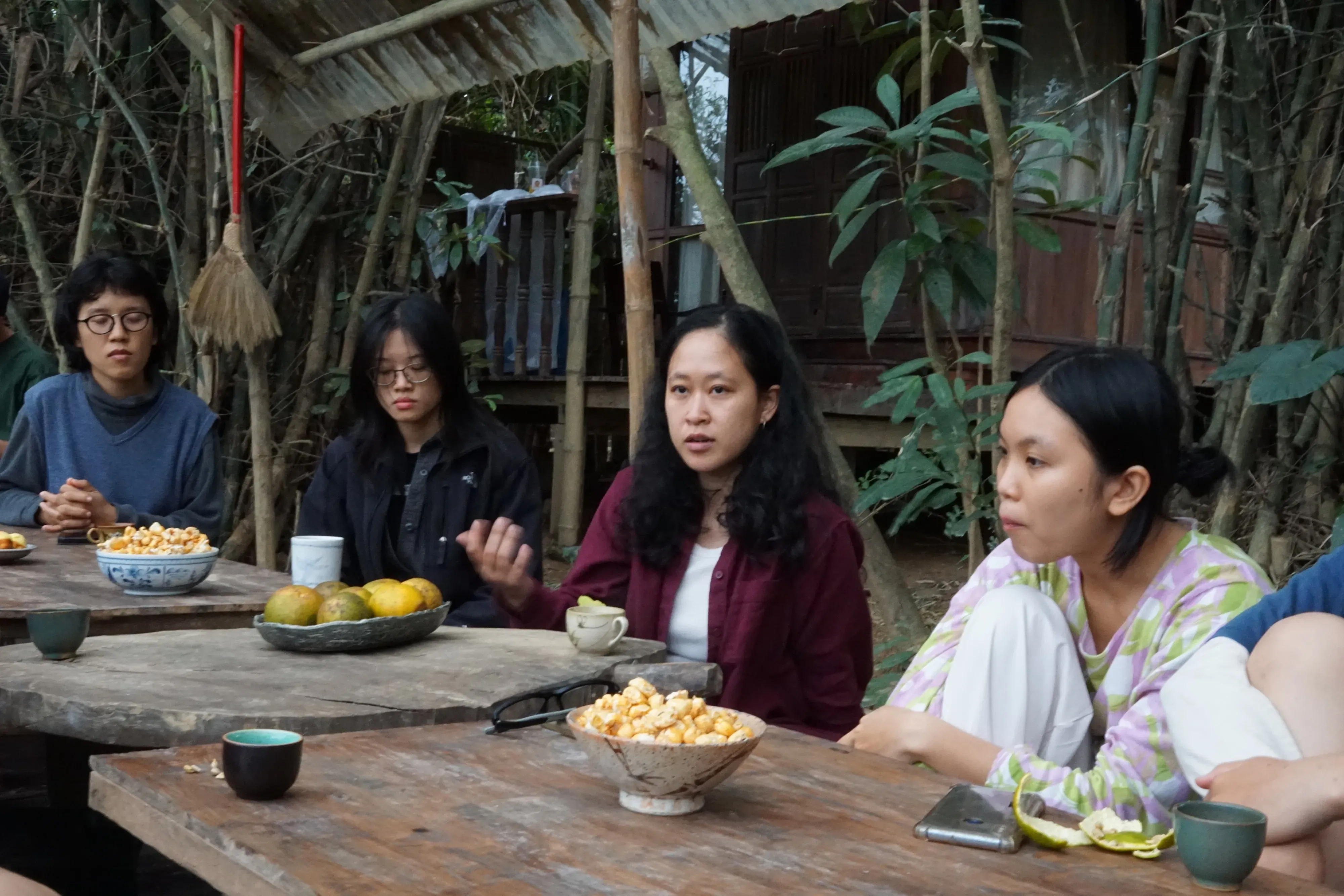 Journalist Lam Lê shares her learnings during her session at the artist residency. Image courtesy of Thì Collective.