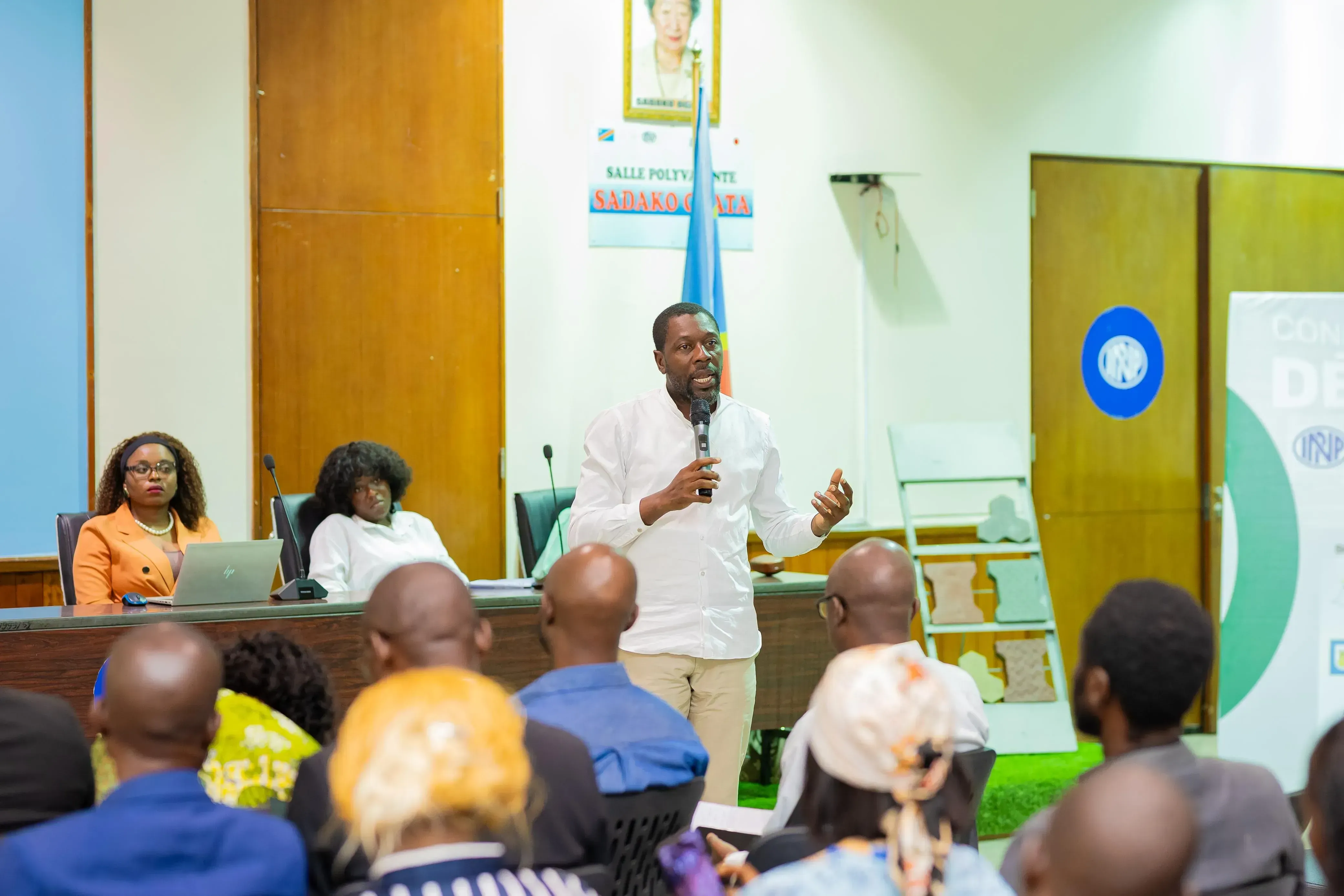 Présentation des initiatives des jeunes. Image par ONGd 100 Jeunes pour le développement.