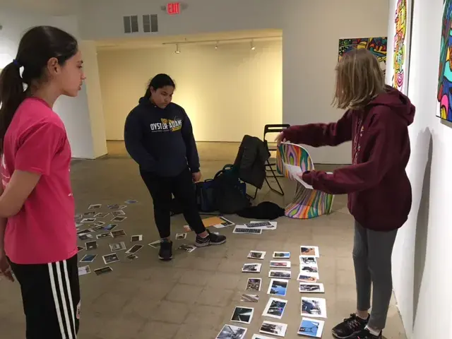 DC students curate the 2017 Everyday DC photography exhibition. Image by Evey Wilson. United States, 2017.