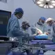 Only a few private hospitals continue to perform organ transplants in Venezuela. These surgeons at Clínica Metropolitana perform a kidney transplant in June 2018. Image by Flaviana Sandoval. Venezuela, 2018.